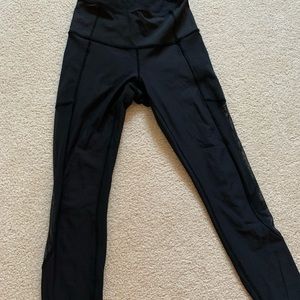 black lulu lemon leggings w mesh on the sides!